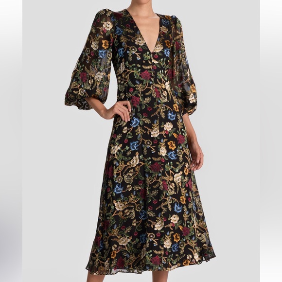 Alice + Olivia Dresses & Skirts - Alice + Olivia
Mona Floral Burnout
Long Sleeve Midi Dress ‼️‼️